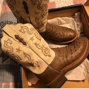 Lucchese boots. Women’s 9B.
